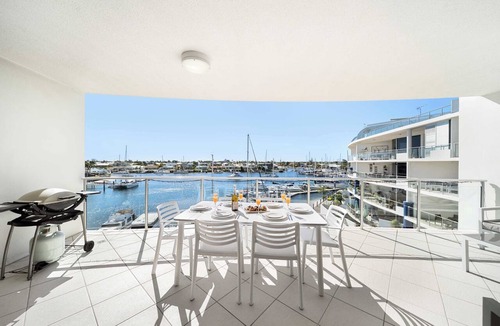 Minyama Apartment | Paradise on the Water - Luxury Minyama Apartment