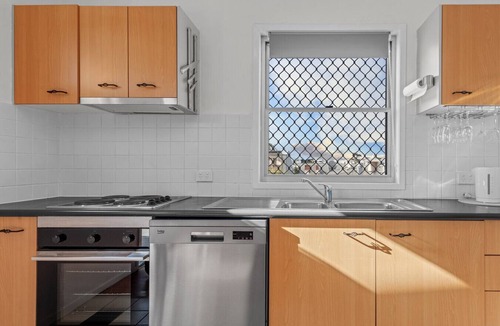 West End Apartment | Park & Explore Brisbane from a Prime Location