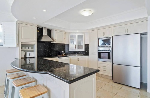 Surfers Paradise Apartment | Paros on the Beach Absolute Waterfront Living
