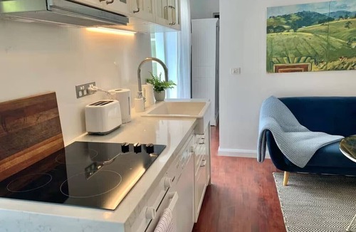 Brighton Apartment | Peaceful Brighton Studio Near Beach & Cafés