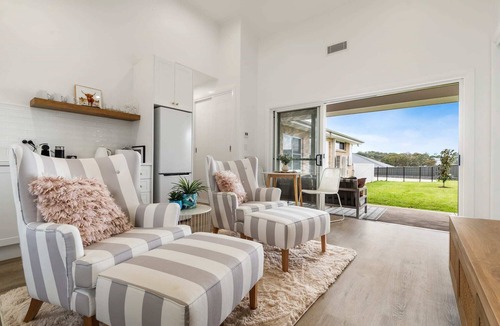 Orange Apartment | Peaceful & Cosy Studio - Immaculate Presentation