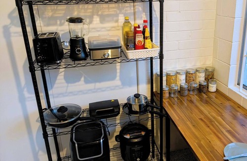 Upper Mount Gravatt House | Peaceful, Modern, LowToxic, B'fast included