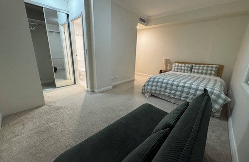 Ryde Apartment | Peaceful modern 2BR riverside stay | free parking