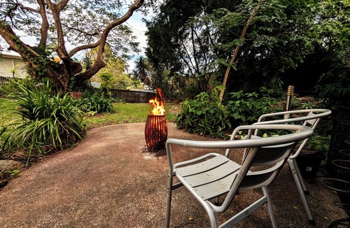 Upper Mount Gravatt Apartment | Peaceful, Pool, LowTox, B'fast included, Yoga Yard