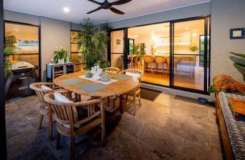 Coolum Beach House | Peaceful Tropical Oasis Central Coolum Beach Dog friendly