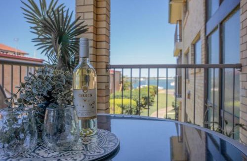 Labrador Apartment | Peaceful Waterfront Apartment - Sandy Inlet Views