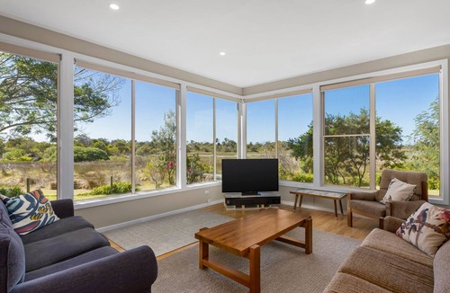 St Leonards House | Pelican Point- Located next to Edwards Point Wildlife Reserve