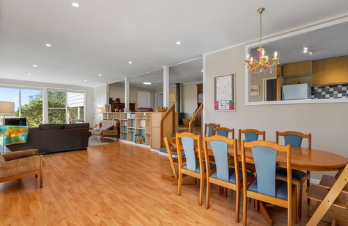 St Leonards House | Pelican Point- Located next to Edwards Point Wildlife Reserve