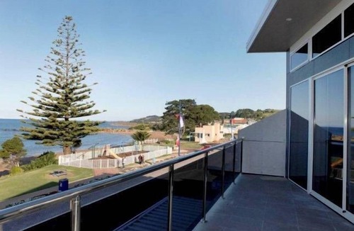 Penguin Apartment | Penguin Waterfront Escape