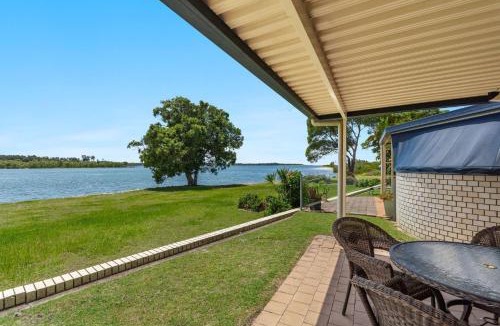 Yamba Apartment | Peninsula Court Unit 9 - Absolute Waterfront Escape - Holiday Yamba