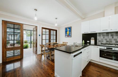 Central Mudgee House | Percy's Cottage - Storybook Heritage Charm in Town