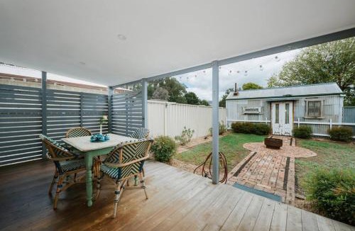 Central Mudgee House | Percy's Cottage - Storybook Heritage Charm in Town