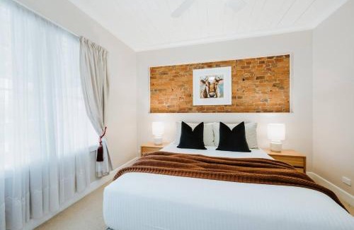 Central Mudgee House | Percy's Cottage - Storybook Heritage Charm in Town