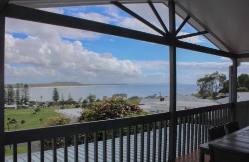 Crescent Head House | Perfect Break - upstairs only