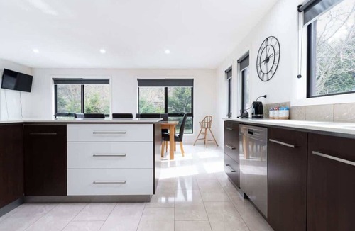 Newstead House | Perfect for groups and large families - Sleeps 12