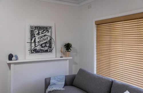 East Albury House | Perfect Peechelba Pad- private & close to hospital