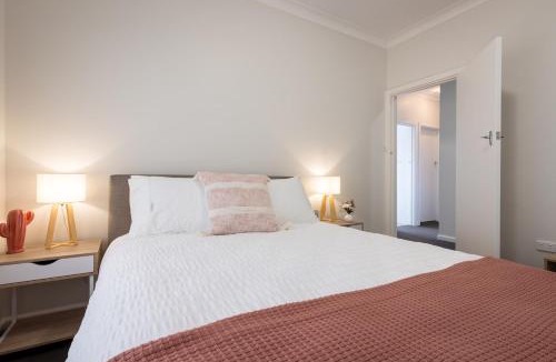 East Albury House | Perfect Peechelba Pad- private & close to hospital