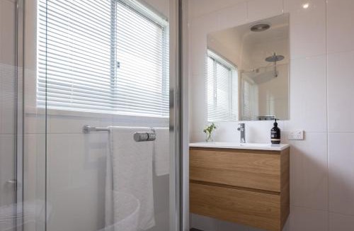 East Albury House | Perfect Peechelba Pad- private & close to hospital