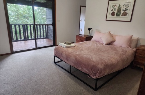 Upper Orara House | Pet-Friendly 150-Acre Bush Retreat 3BR Home Nature Trails & Privacy