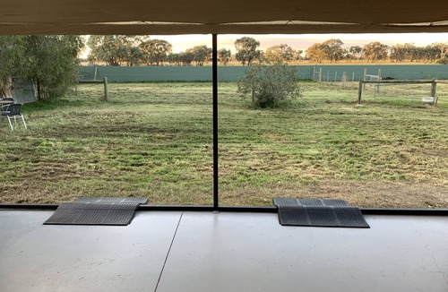 Torrumbarry House | Pet-Friendly 4-Bedroom Cabin, very close to Murray River, plenty of Parking