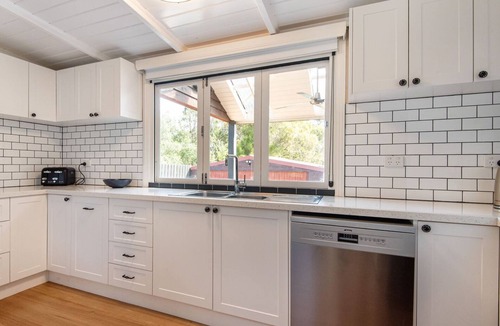 Somers House | Pet Friendly - Bonview Beach Boy with pool on the park