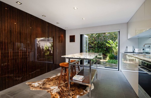 Windsor House | Pet Friendly - Courtyard Townhouse by Property Mums