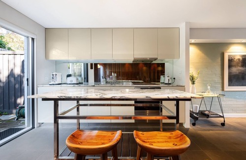 Windsor House | Pet Friendly - Courtyard Townhouse by Property Mums