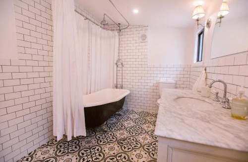 Bundanoon House | Pet-Friendly Highlands Home with Fireplace
