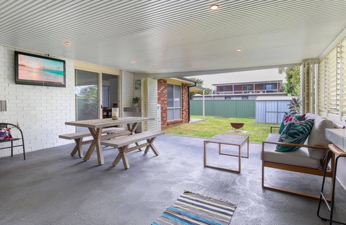 Tomakin House | Pet-Friendly Spacious Home by the Beach