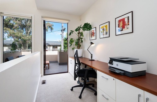 Glen Iris House | Pet Friendly - The Light House - Close to Harold Holt Swim Centre