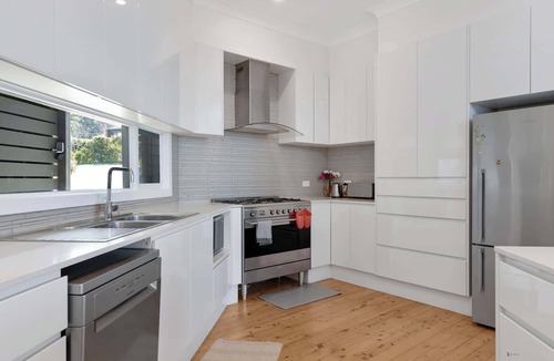 Lilli Pilli House | Pet-Friendly Waterfront Home | Oceanfront Beauty