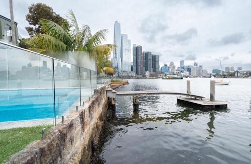 Balmain East House | Pet Friendly Waterfront Escape in Balmain East!