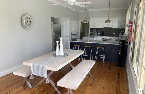 Tocumwal House | Peyton's Place - Five Bedroom Villa