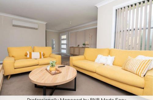 Bletchington House | Phillip Villa, Modern & Fresh, Close to Town, Free Wifi