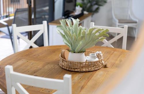 Forster Apartment | Pinnacle 202