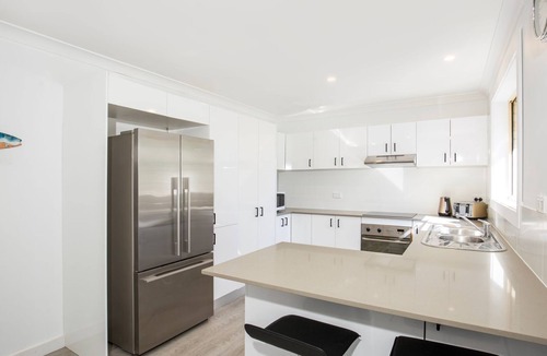 Culburra Beach House | Pipers Spot - Pet Friendly - Fireplace with Swimming Pool
