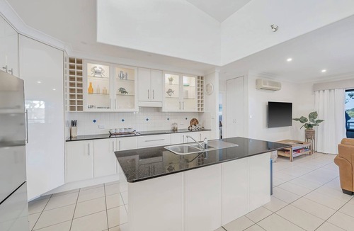 North Haven Apartment | Pippies - 3 bedroom unit with amazing Foreshore views