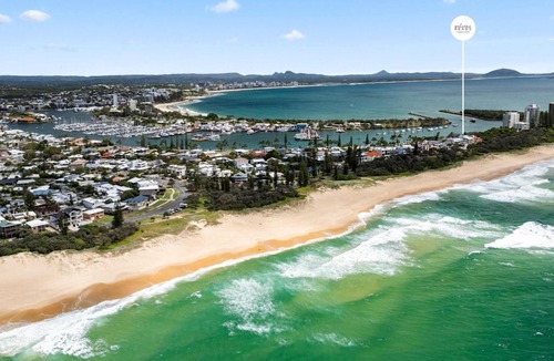 Buddina Apartment | Point Cartwright Penthouse - Ocean and River Views