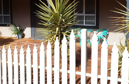 Broken Hill House | Pool House accommodation