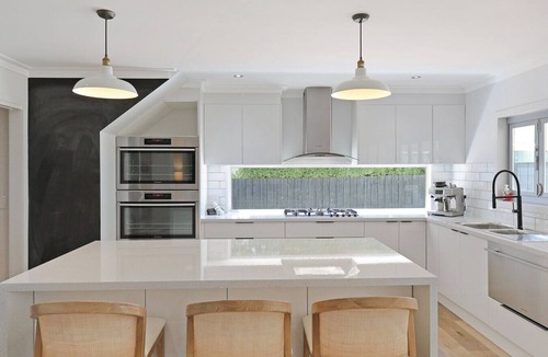 Barwon Heads House | Pool House Barwon Heads 4 bedroom, 2 bathroom, sleeping 8, Heated Pool