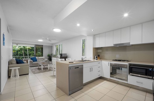 Casuarina Apartment | Pool View 3-Bed Oasis in Drift Resort