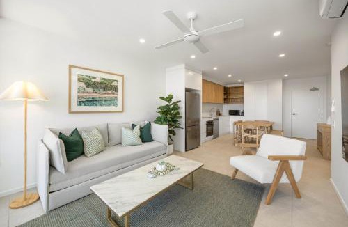 Birtinya Apartment | Poolside 2-Bed Apartment at Lake Kawana