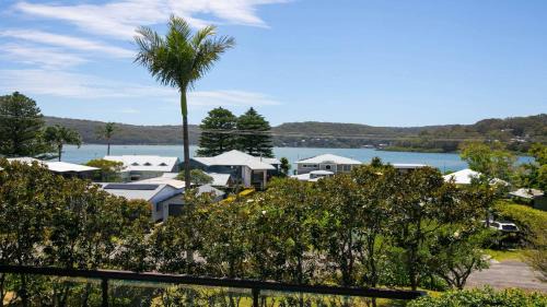 Wagstaffe House | Poolside At Wagstaffe