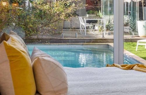 Mount Eliza House | POOLSIDE PARADISE - MOUNT ELIZA