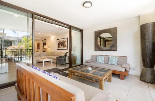 Craiglie Apartment | Poolside Relaxation - Resort Retreat with Beach Access