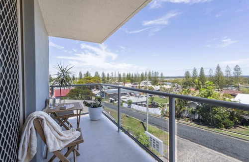 Yamba Apartment | Poppy's Place - Oceanstays
