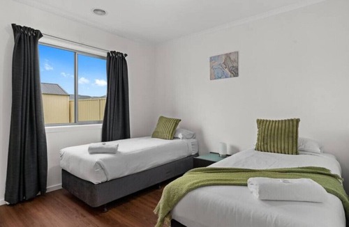 Shepparton North House | Popular Villa #2 · Popular Villa - Spacious 4 Bedroom Home