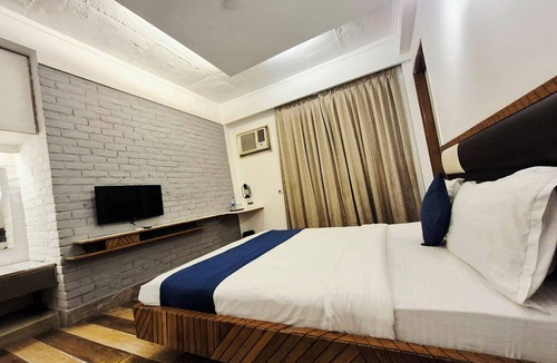 Sushant Lok Hotel | Premium Nest, Golf Course Road