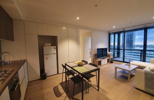 Docklands Apartment | Premium River View Apartment in Docklands