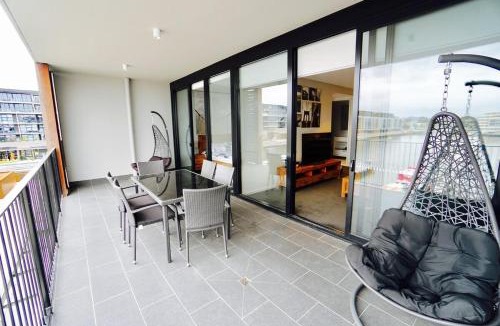 Kingston Apartment | Prestige Waterfront Apartment in Kingston, ACT